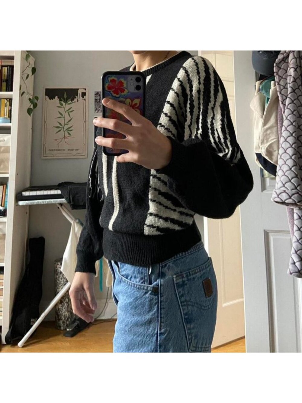 Vintage black and white patterned sweater size M